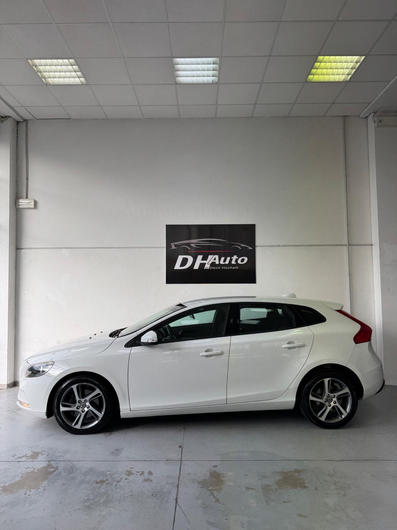 Volvo V40 D2 R-design Momentum