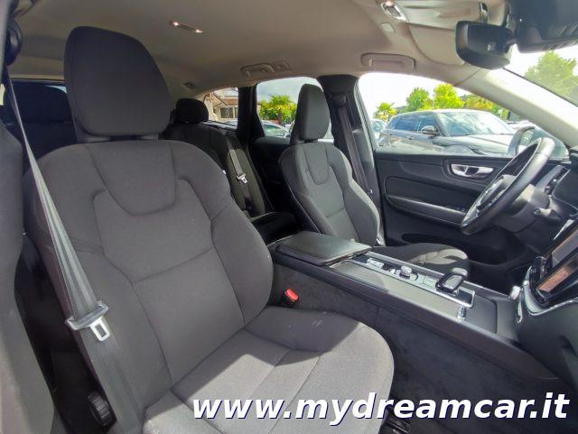 VOLVO XC60 B4 (d) AWD Geartronic Momentum Pro