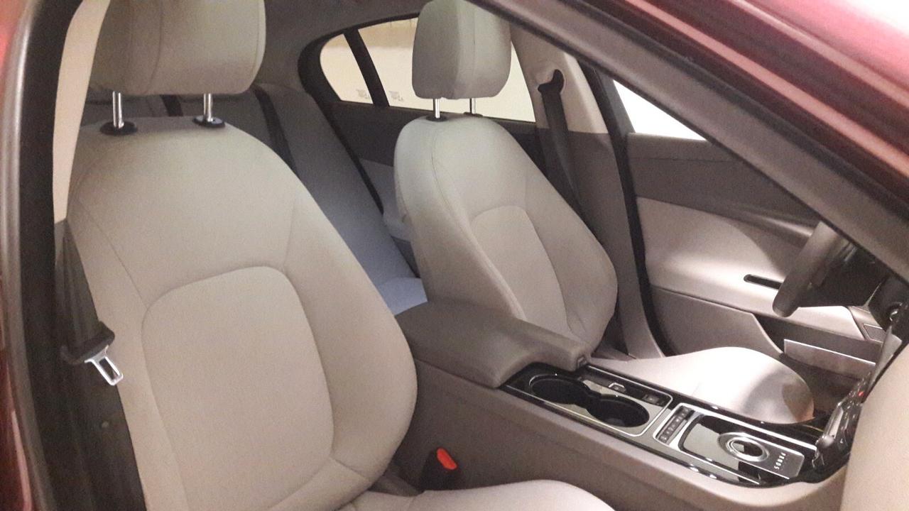 Jaguar XE 2.0 D Turbo aut. Pure Business Edition