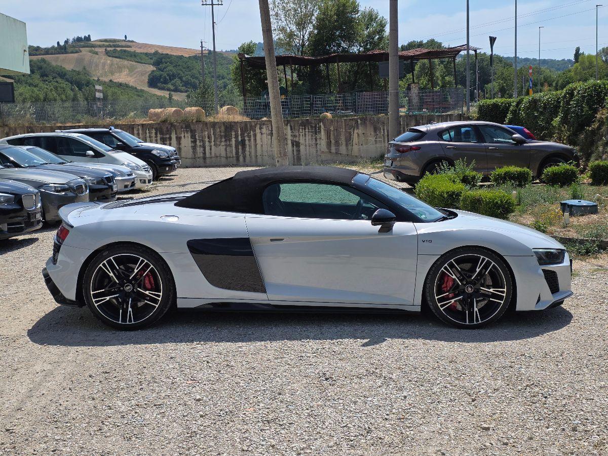 AUDI R8 V10 SPYDER QUATTRO PERFORMANCE