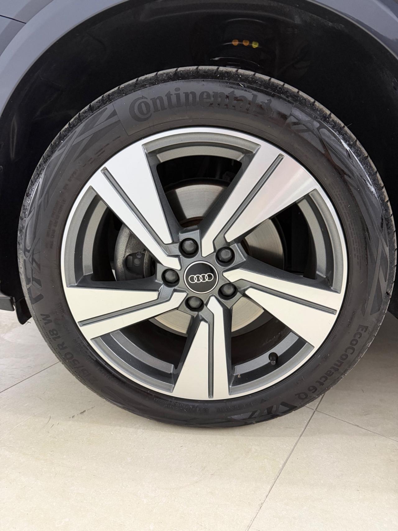 Audi Q2 35 TDI quattro S tronic Identity Black