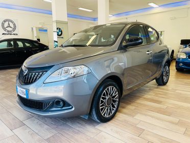 Lancia Ypsilon 1.0 Hybrid Ecochic Silver