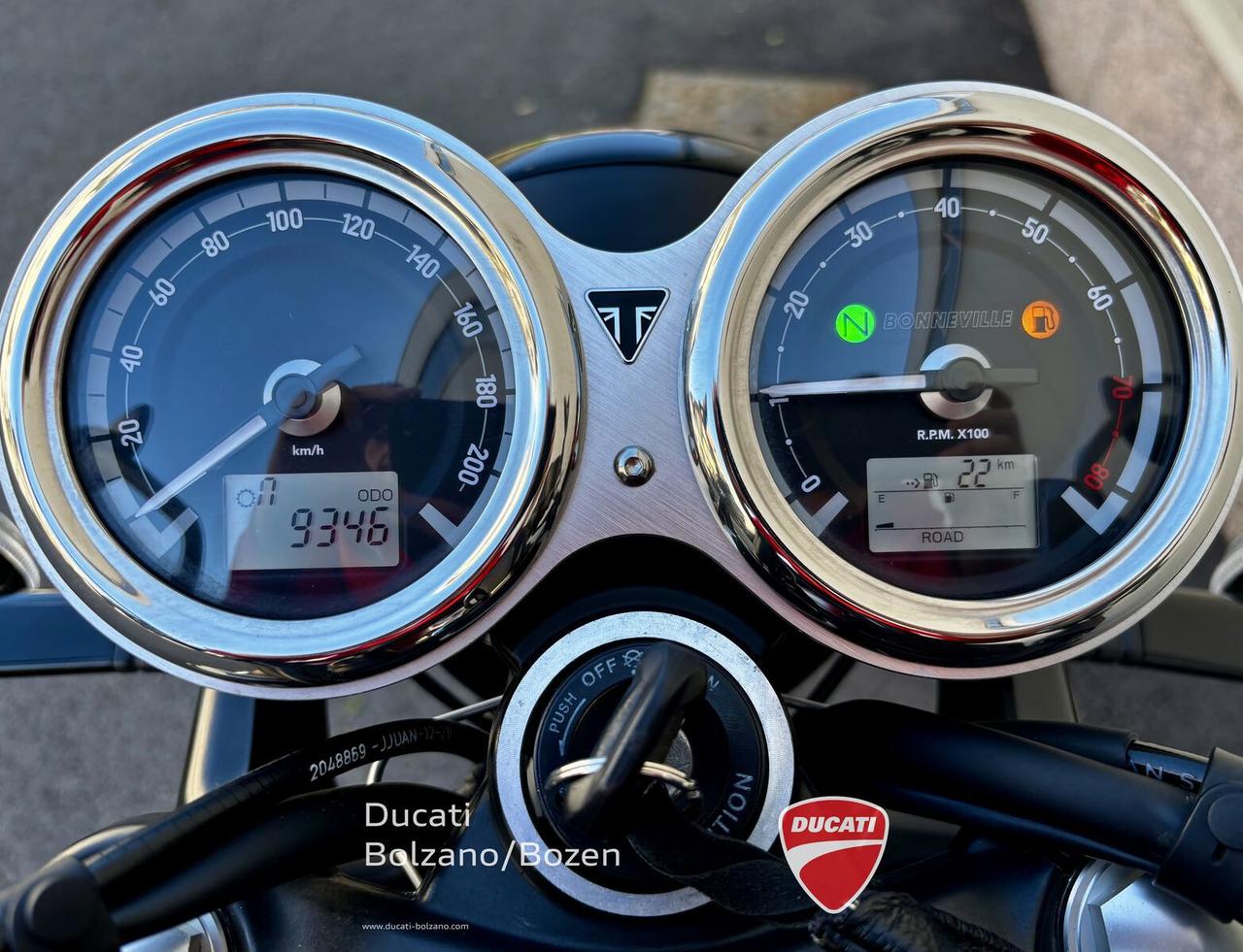 Triumph Bonneville T120 Black