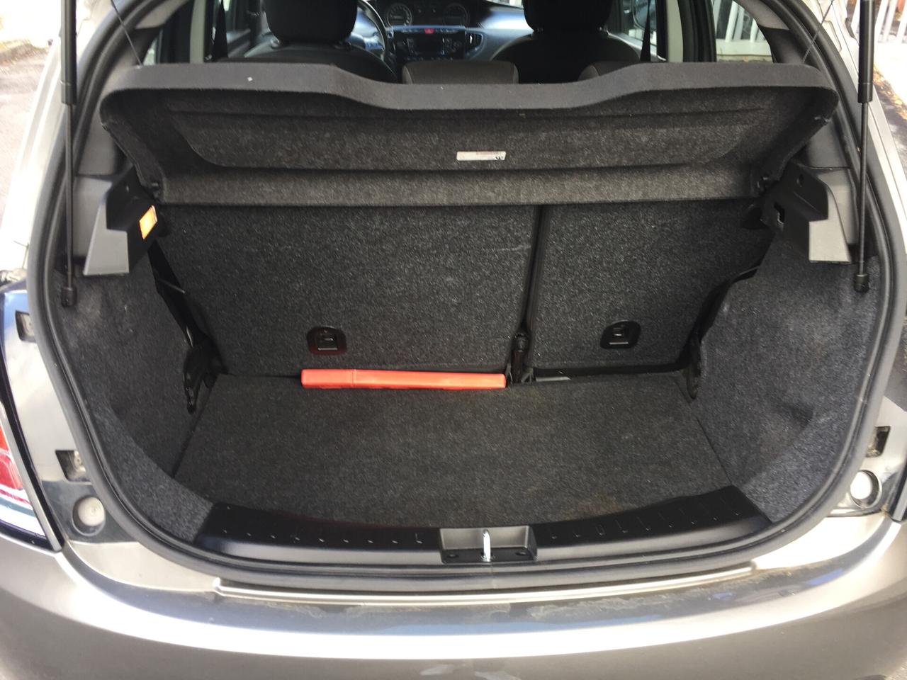 Lancia Ypsilon 1.0 FIREFLY ECOCHIC S&S HYBRID 5P. SILVER X NEOPATENTATI