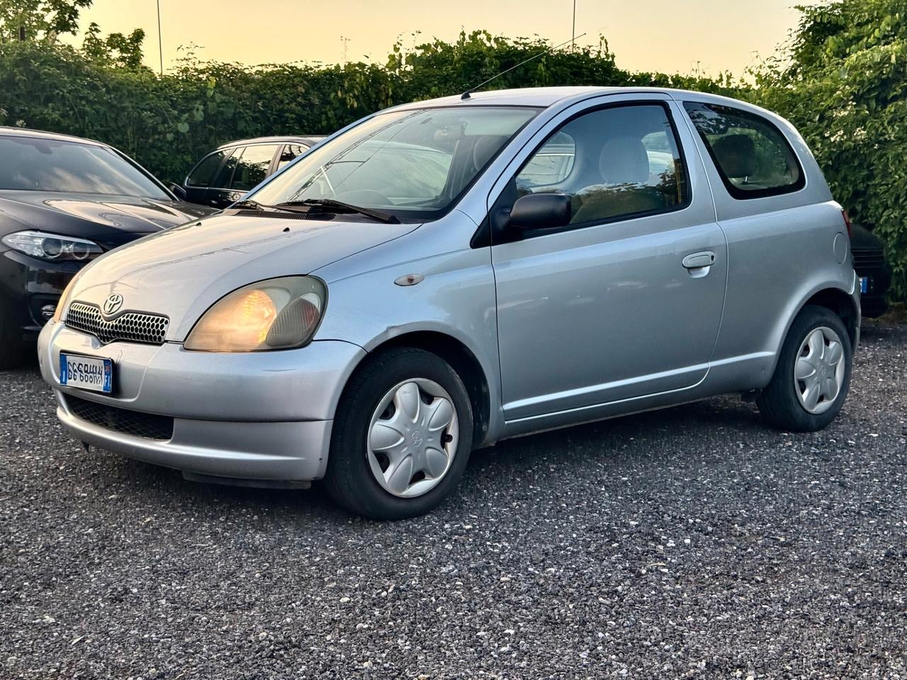Toyota Yaris 1.0i 3 porte benzina 68cv Neopatentati 2001