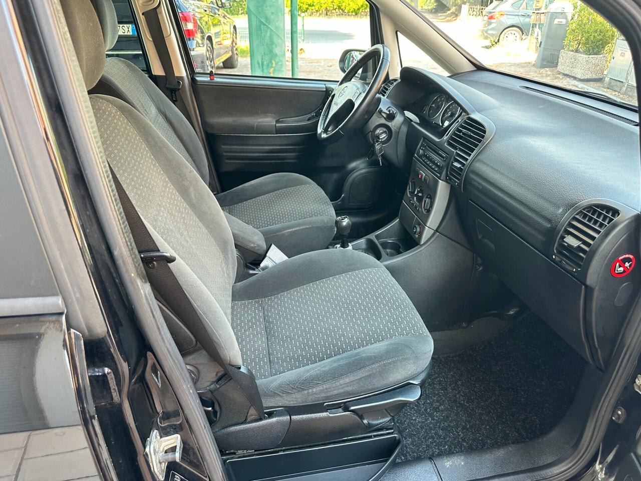 Opel Zafira 2.0 DTI 7 POSTI (12 RATE)