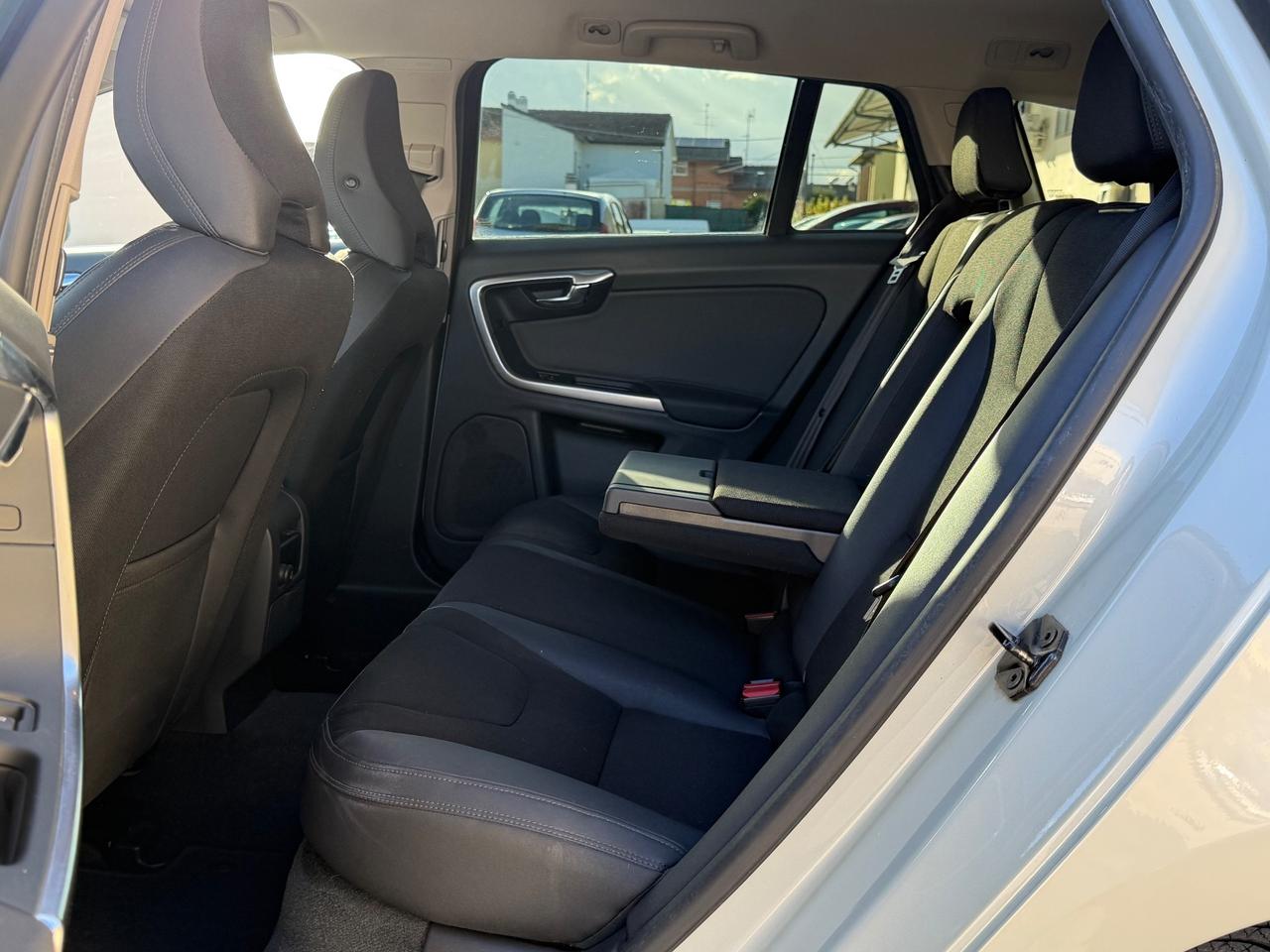 Volvo V60 D3 163CV R-design 2012