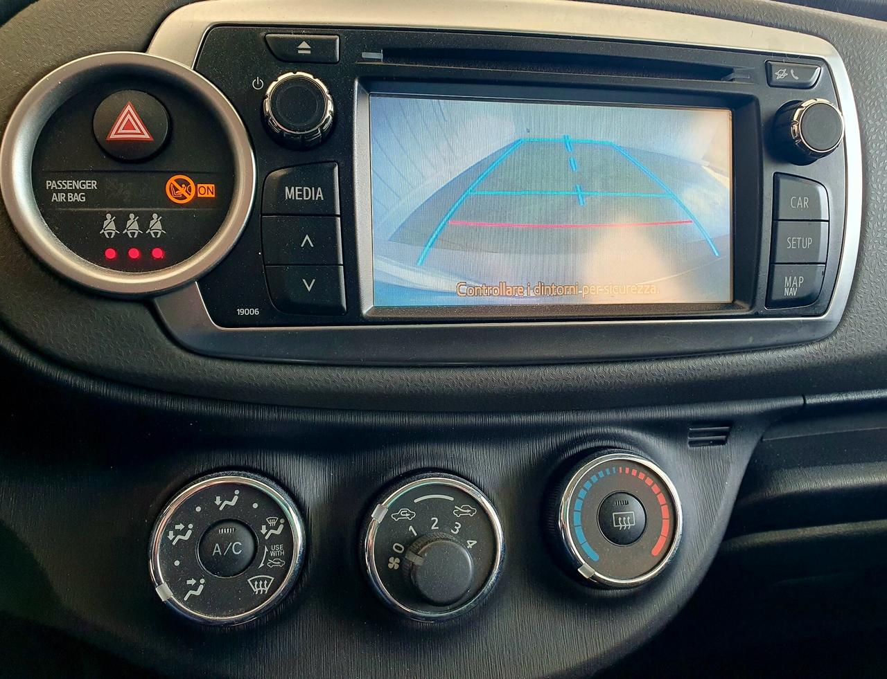 Toyota Yaris Lounge 1.0 BENZ. CON NAVI - 2013 - KM. 82.000