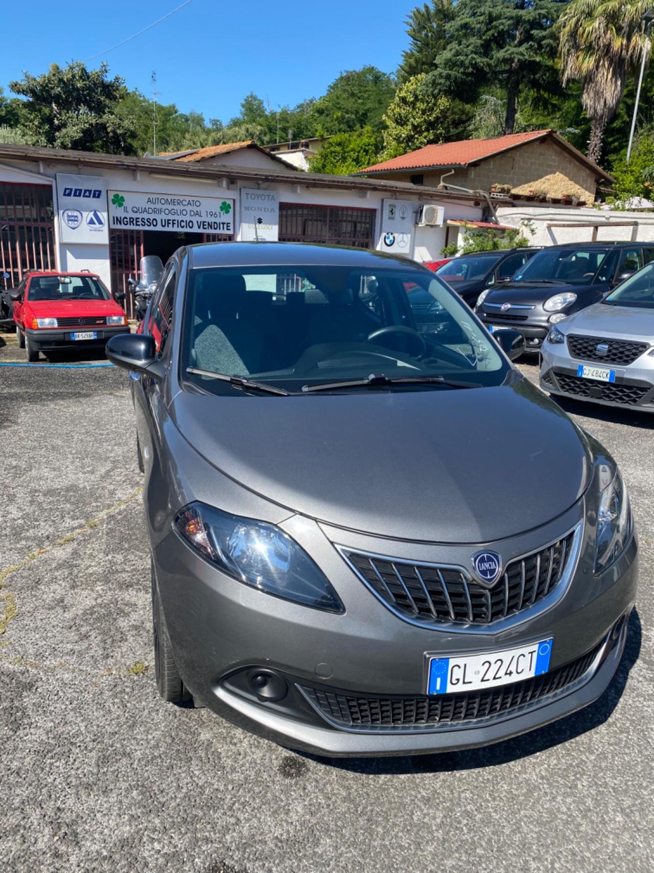 Lancia Ypsilon 1.0 FireFly 5 porte S&S Hybrid Silver
