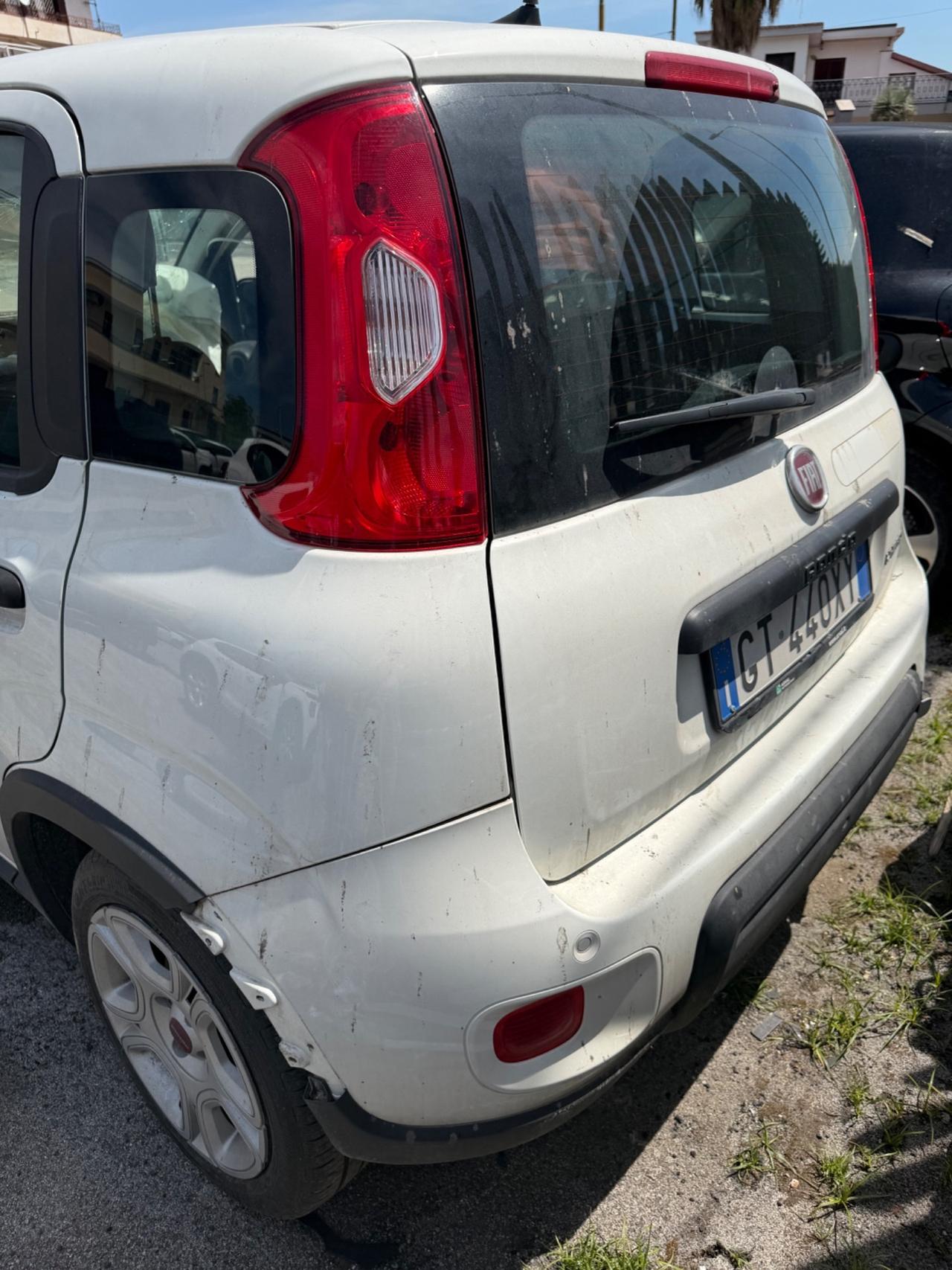 Fiat Panda 1.0 70CV Hybrid 2024 sinistr.