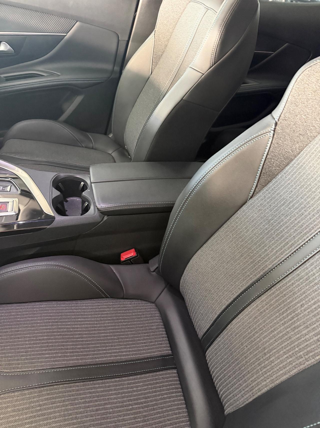 Peugeot 3008 BlueHDi 130 S&S EAT8 Active Pack