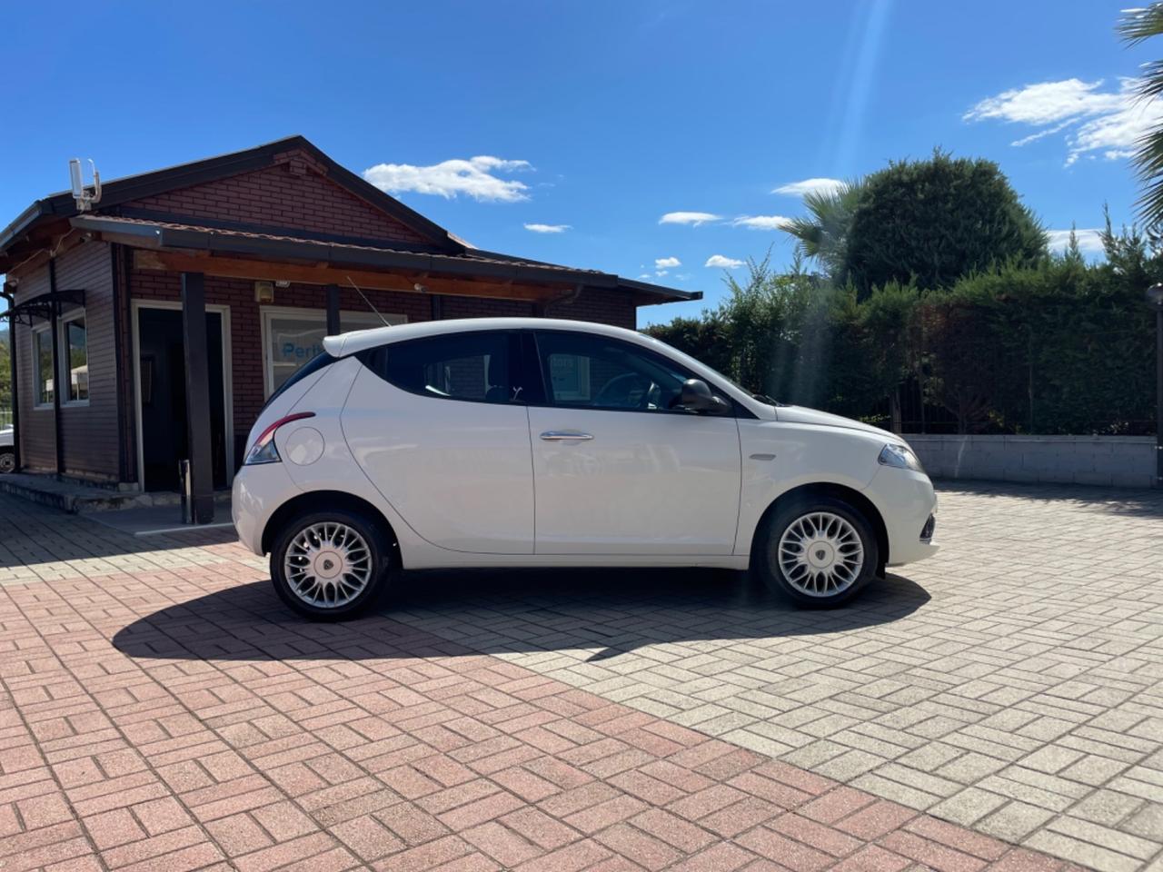 Lancia Ypsilon 1.2 69 CV 5 porte Silver