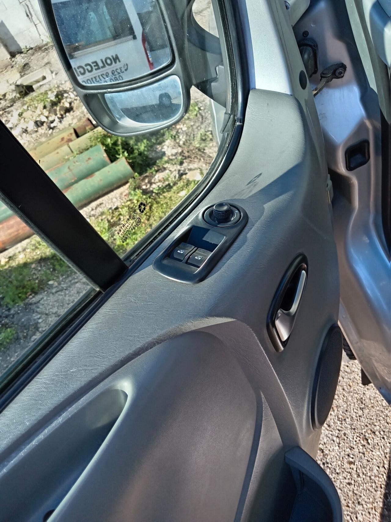 Opel Vivaro 27 2.0 CDTI PC-TN Combi 9 Posti