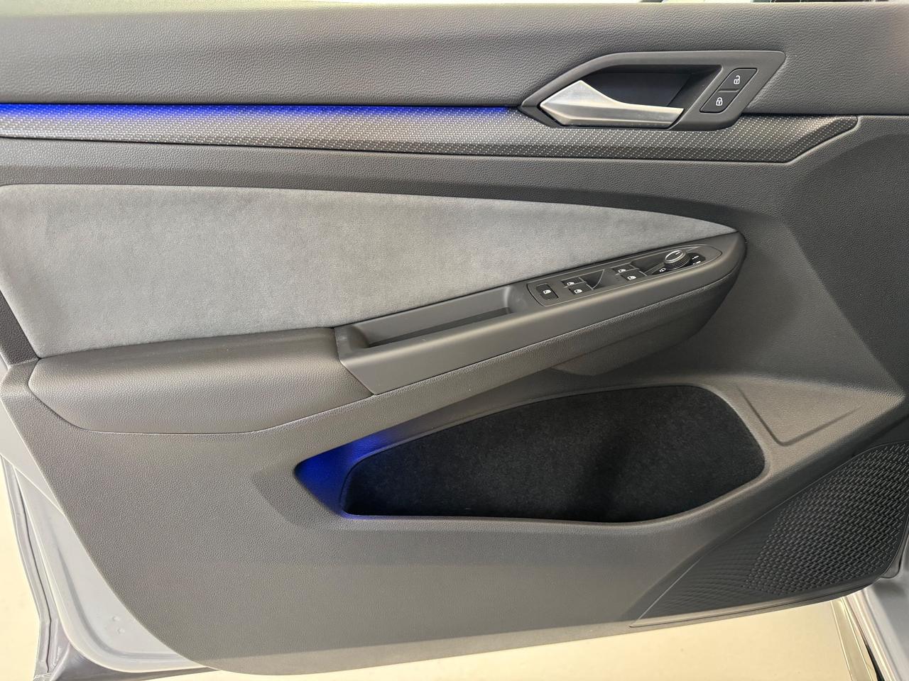 Volkswagen Golf 1.5 eTSI 150 CV DSG R-Line TETTO