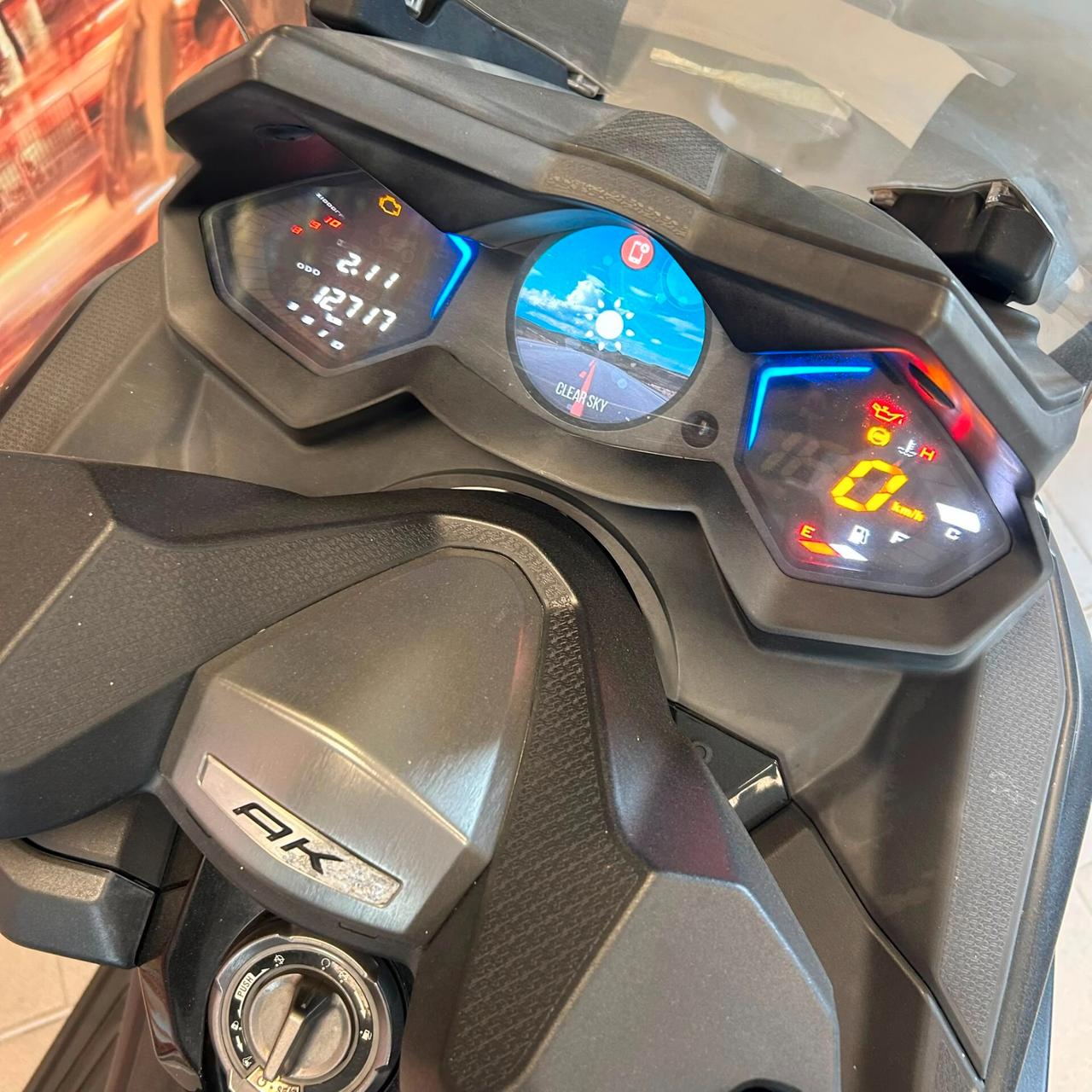Kymco AK 550