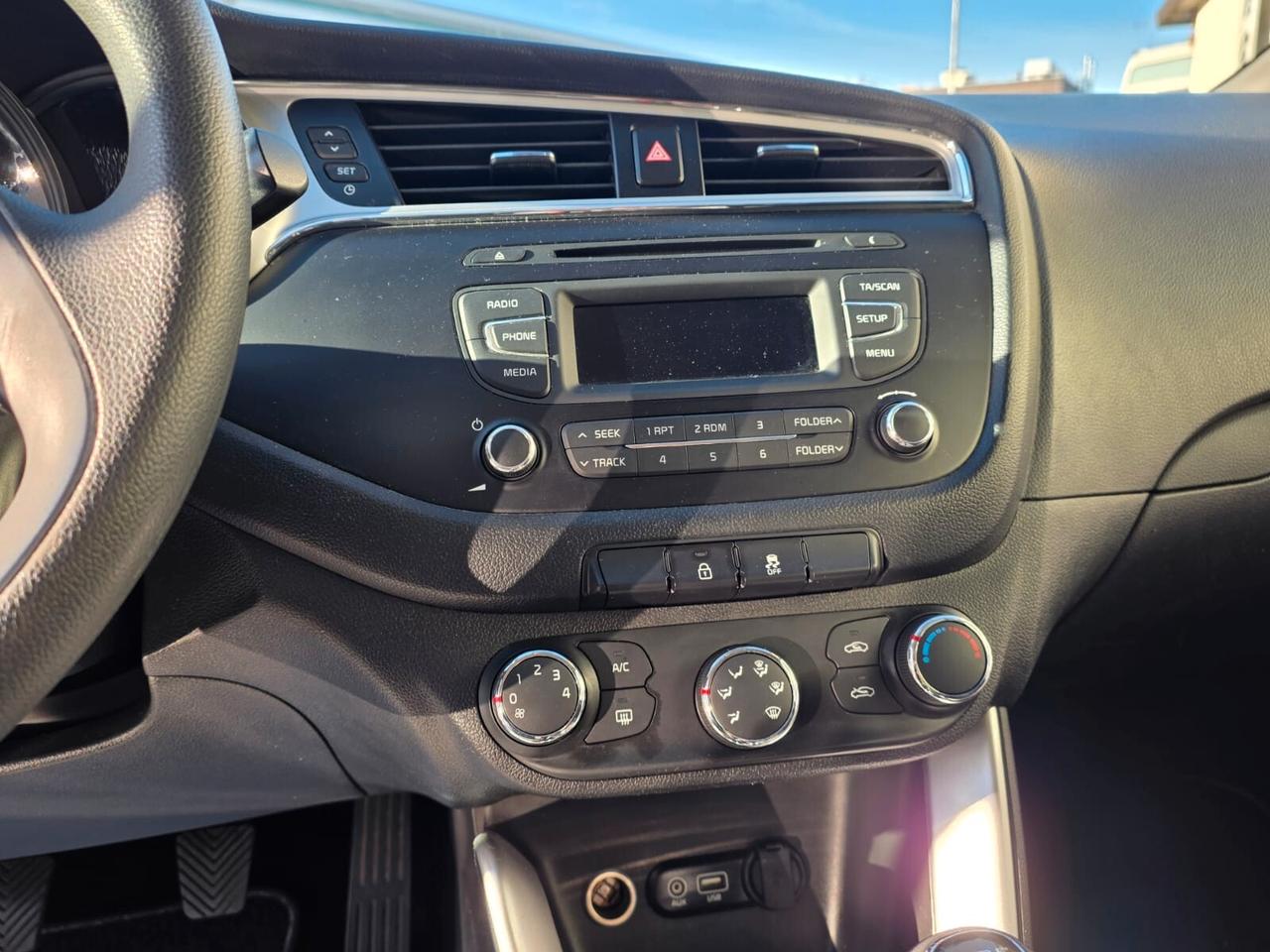 Kia Ceed 1.6 CRDI UNICO PROPRIETARIO ADATTA A NEOPATENTATI