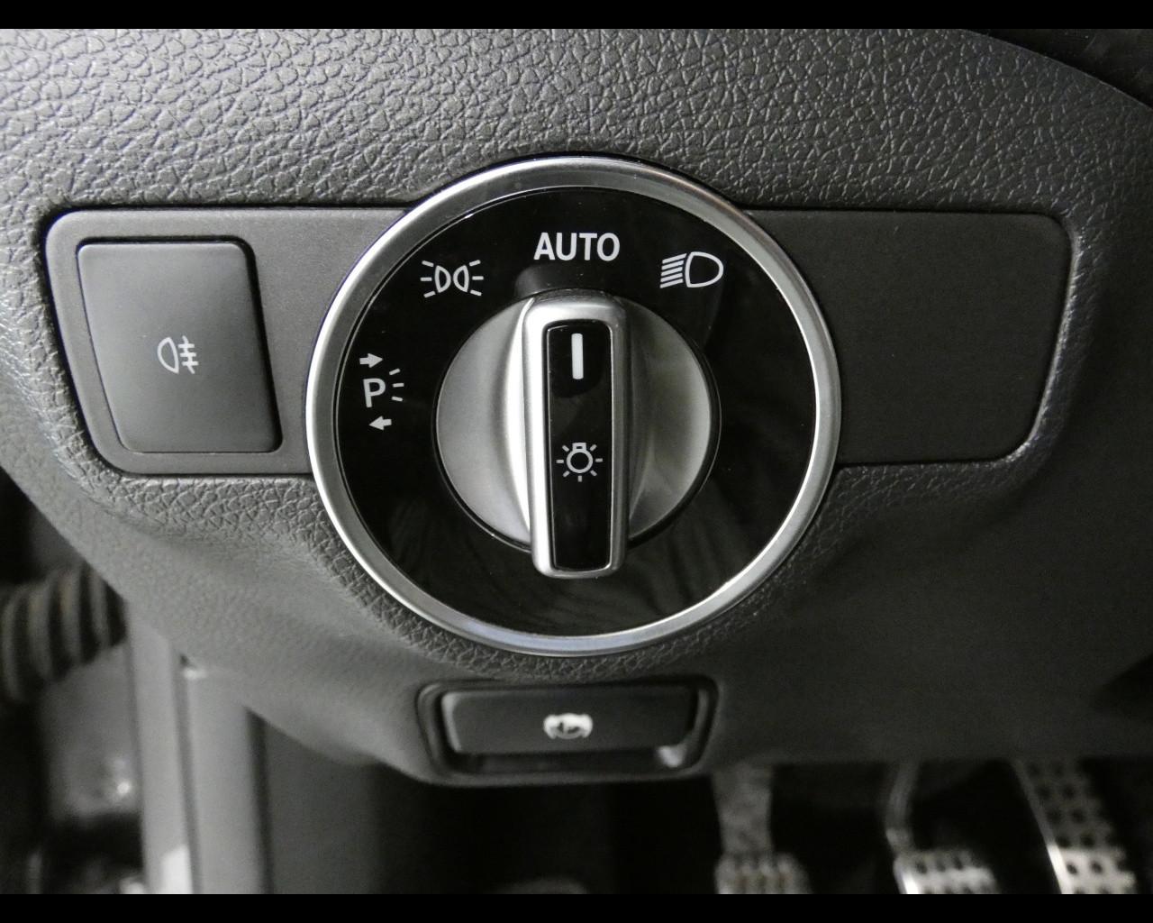 Mercedes-Benz Classe A (W176) - A 180 d Premium