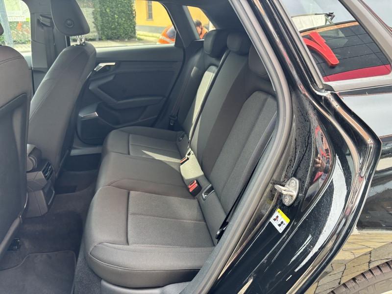 Audi A3 Sportback 35 2.0 tdi Business s-tronic LED-NAVI-18"