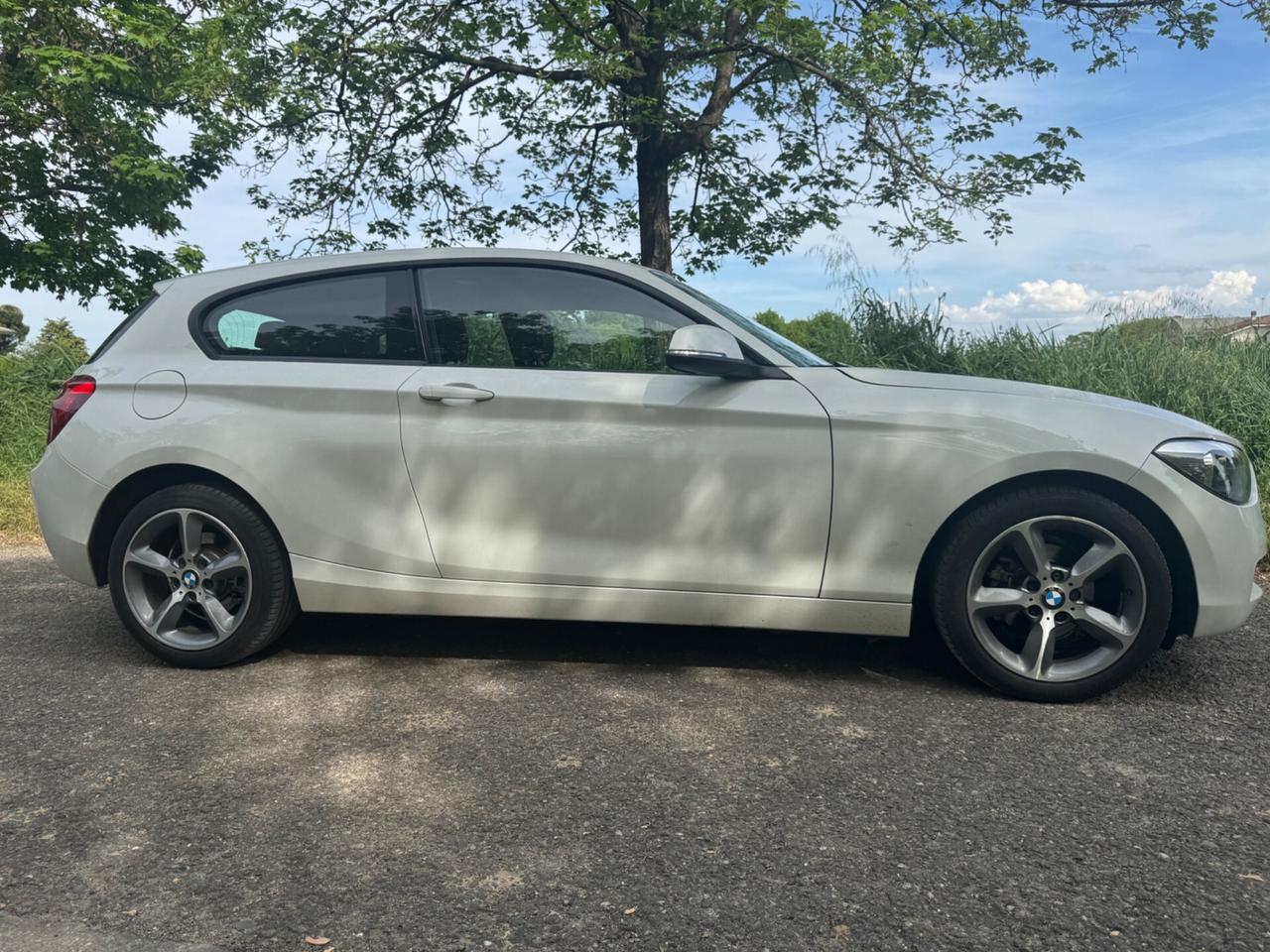 Bmw 114 114i 5p. Unique