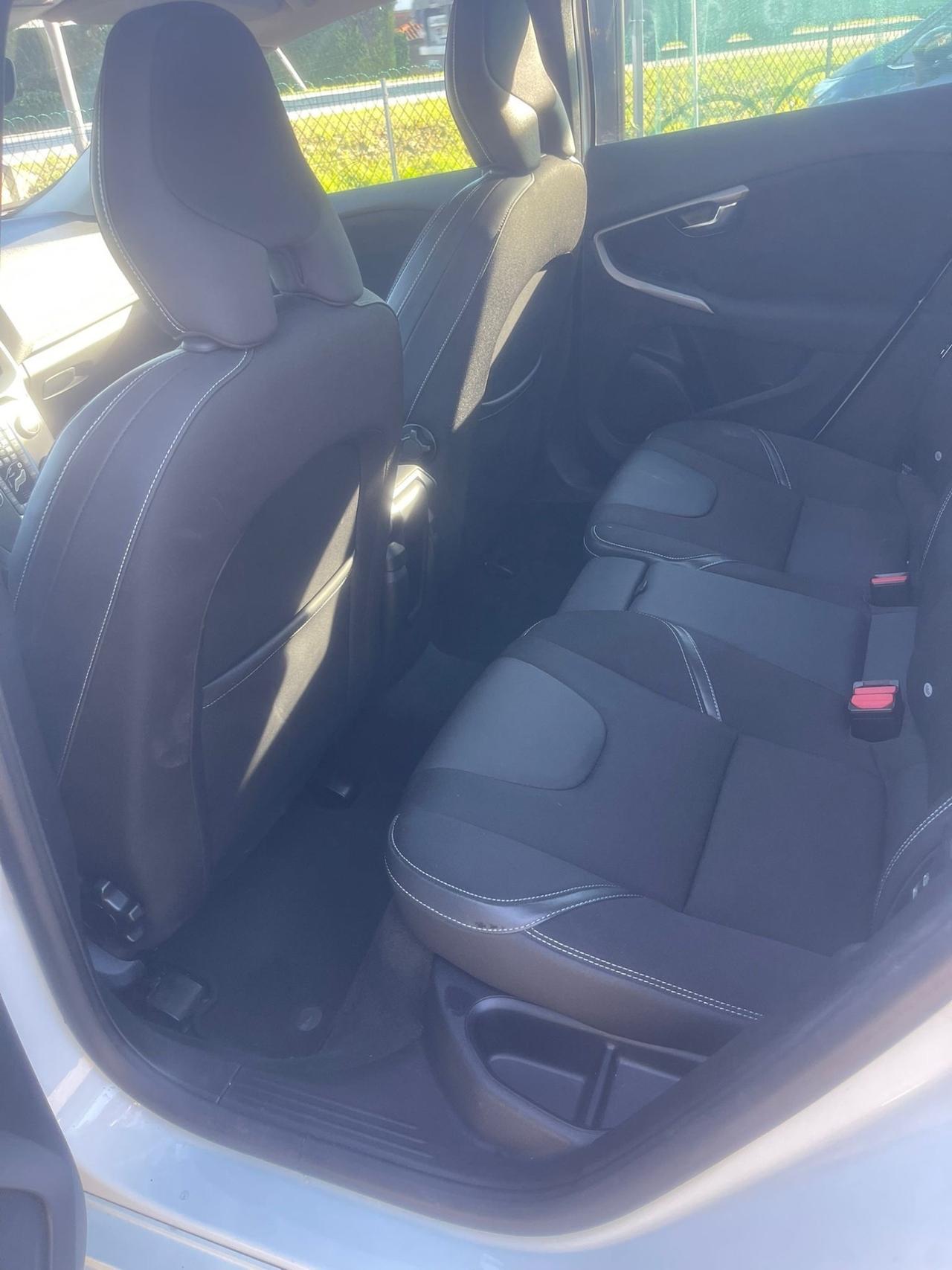 Volvo V40 D2 R-design