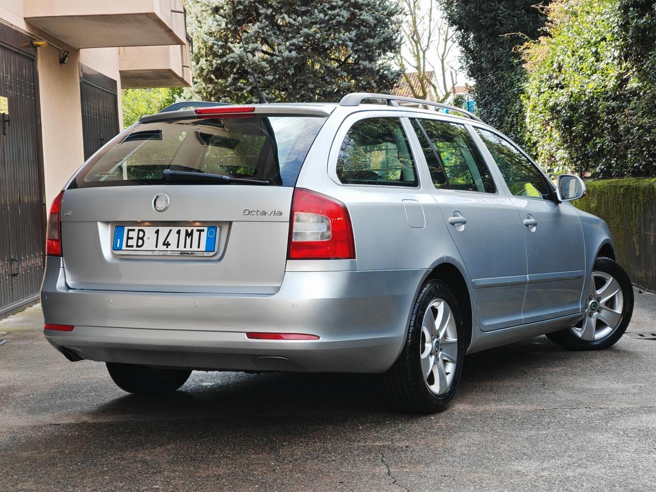 Skoda Octavia 1.6 TDI 105cv DSG / 78.000km / Unipro