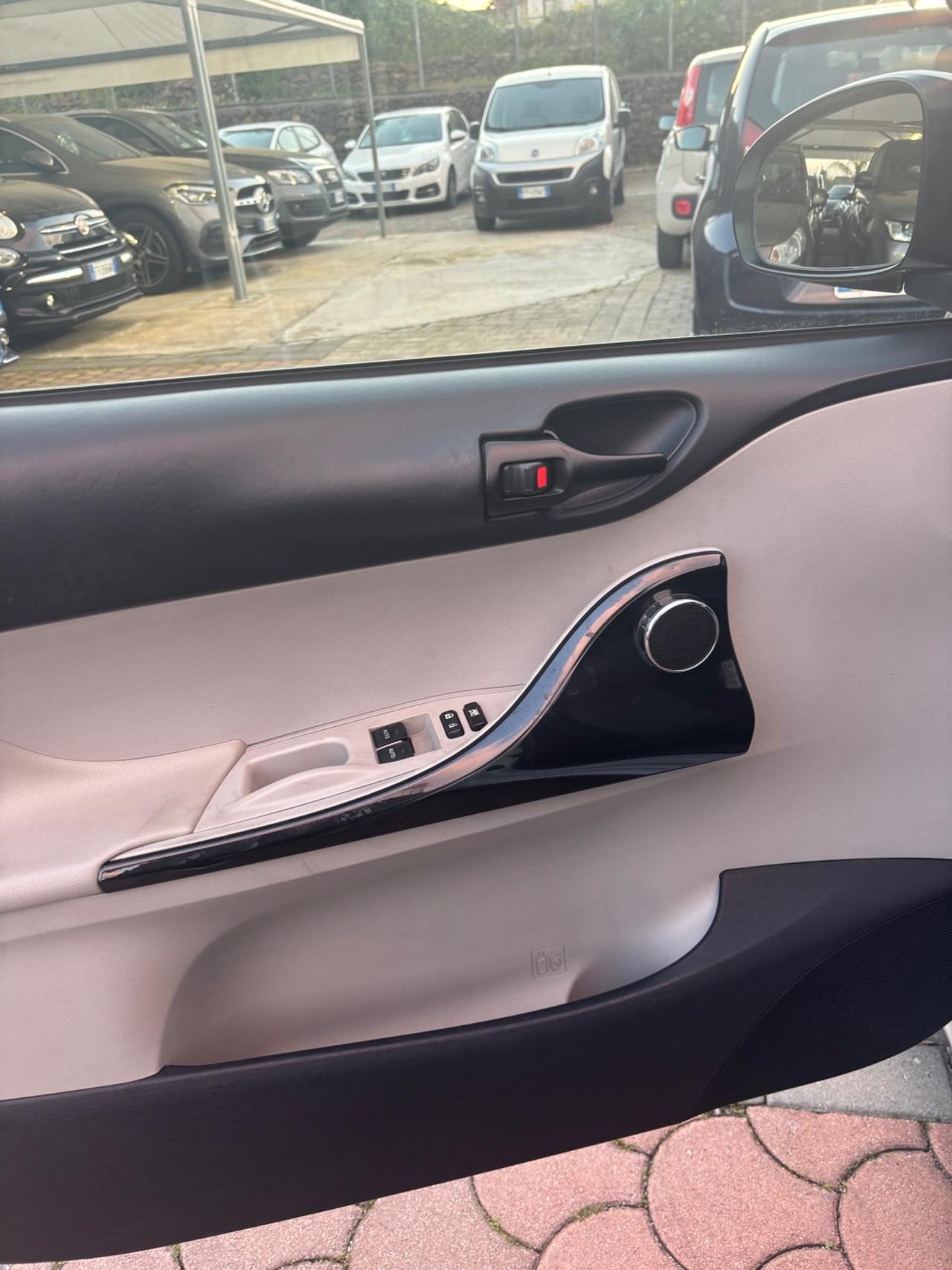 Toyota iQ 1.0 CVT Trend automatica