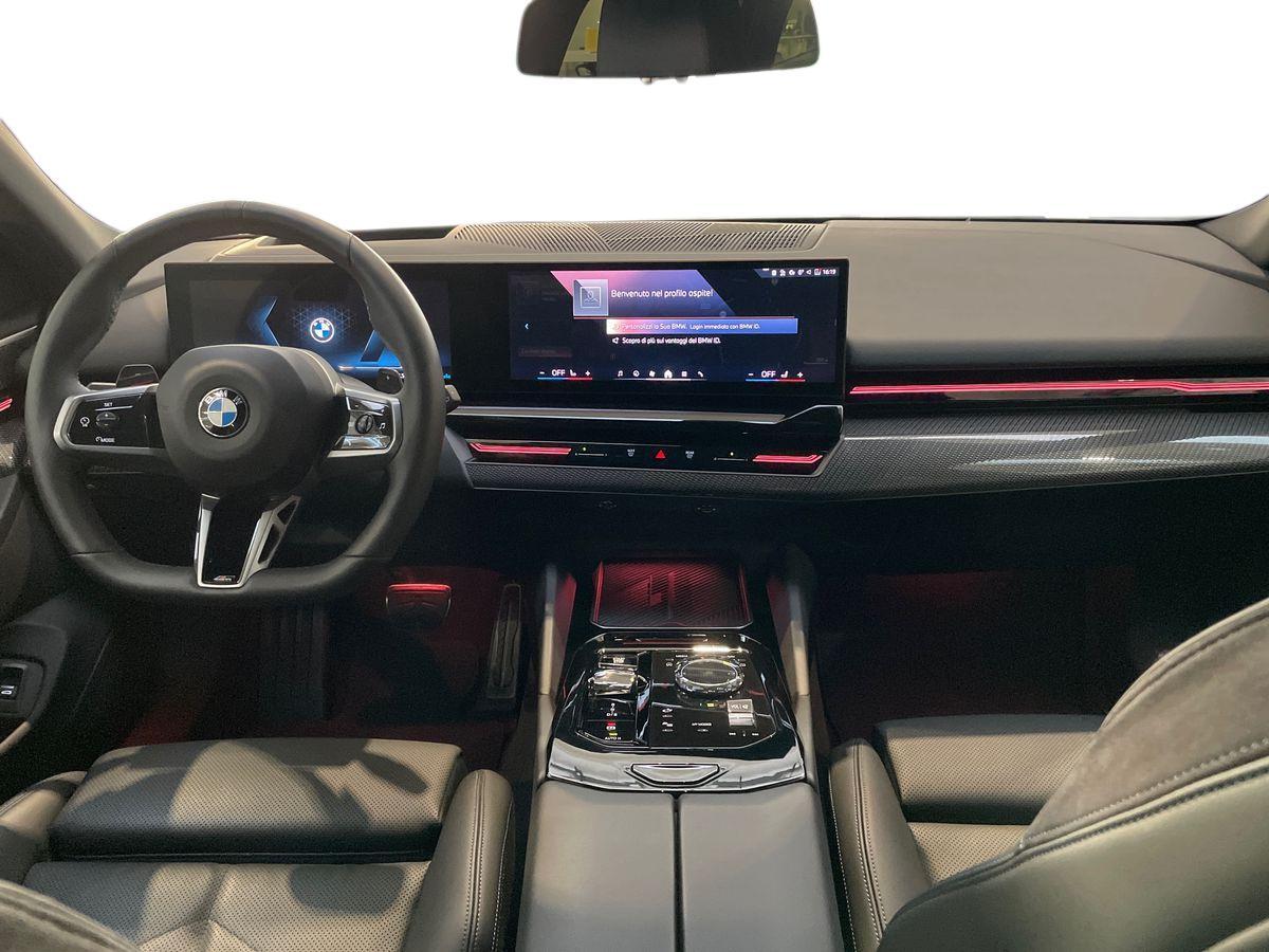 BMW Serie 5 G61 2024 Touring - 520d Touring 48V xdrive MSport Pro auto