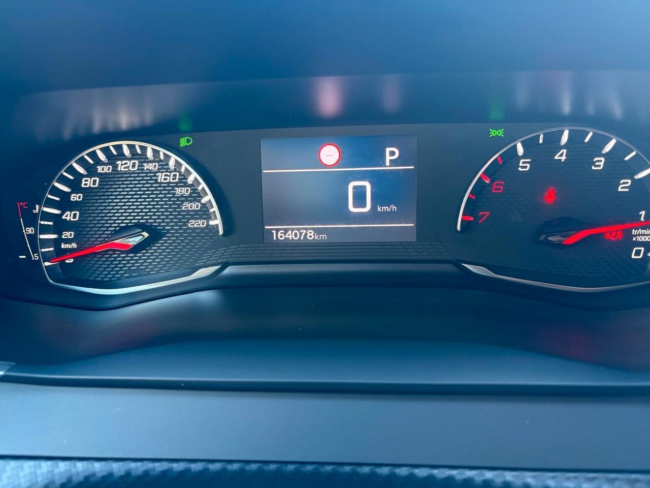 Peugeot 2008 BlueHDi 130 S&S EAT8 Allure