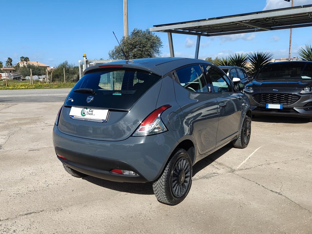 Lancia Ypsilon 0.9 TwinAir 85 CV 5 porte Metano Ecochic Elefantino