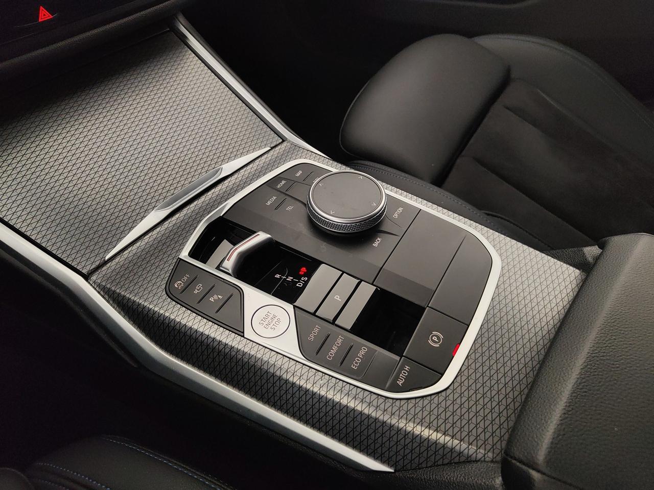 BMW 320d Touring mhev 48V xdrive MSport auto