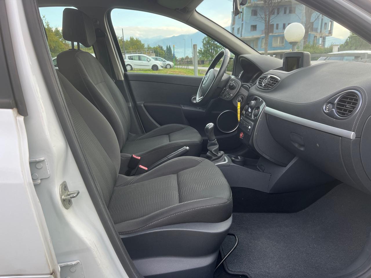 Renault Clio 1.2 55KW 5porte-2011"SOLO 43.000KM"