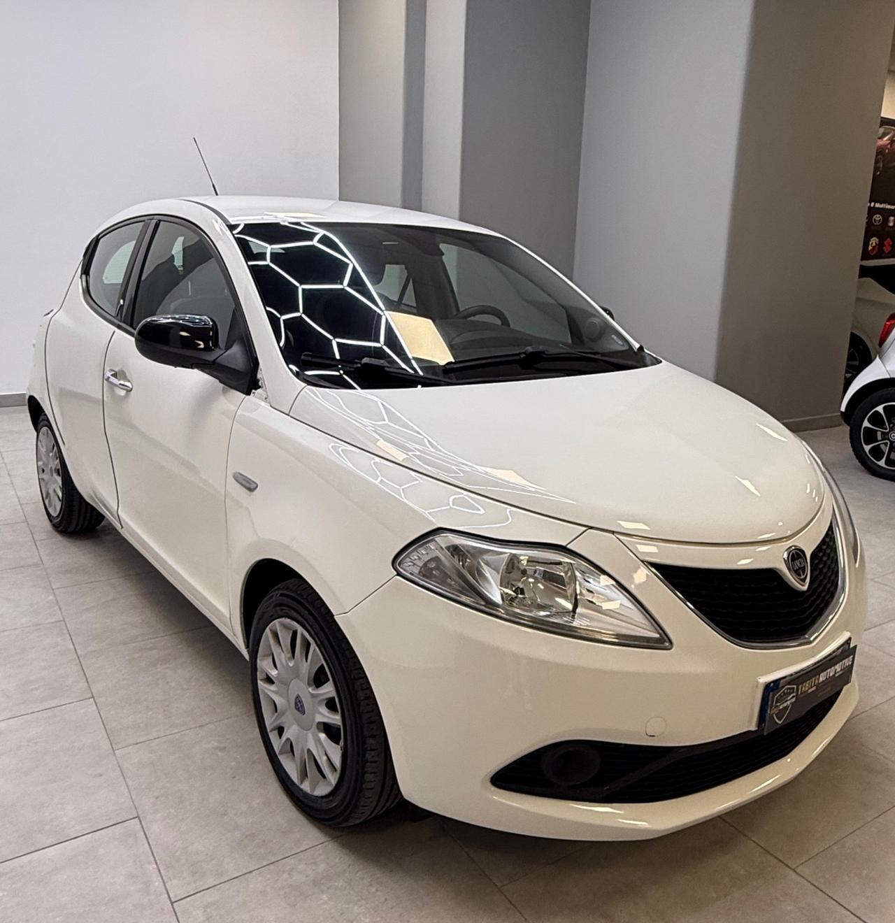 Lancia Ypsilon 1.2 69 CV 5 porte Silver