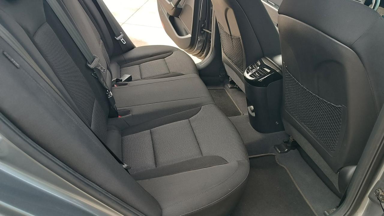 Hyundai i40 Wagon 1.7 CRDi 141 CV Business