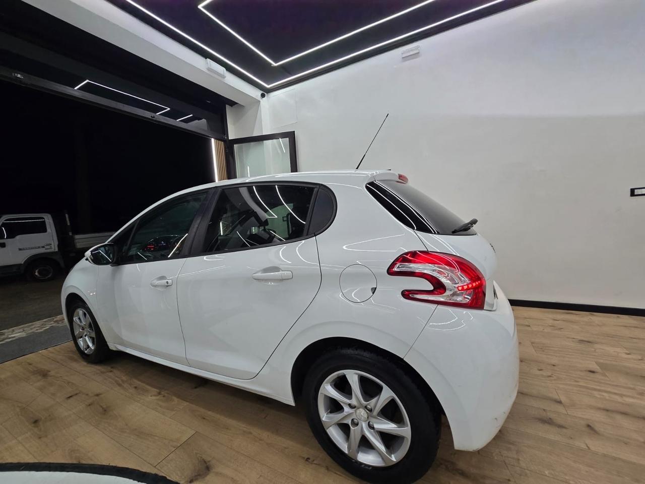 Peugeot 208 1.4 HDi 68 CV 5 porte Access