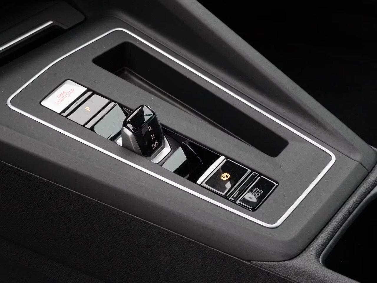 Volkswagen Golf GTI 2.0 TSI DSG NAVI VIRTUAL LED CAMERA