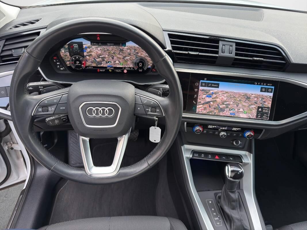 Audi Q3 2.0 150cv Business Advanced s-tronic TUA A 527 MENSILE