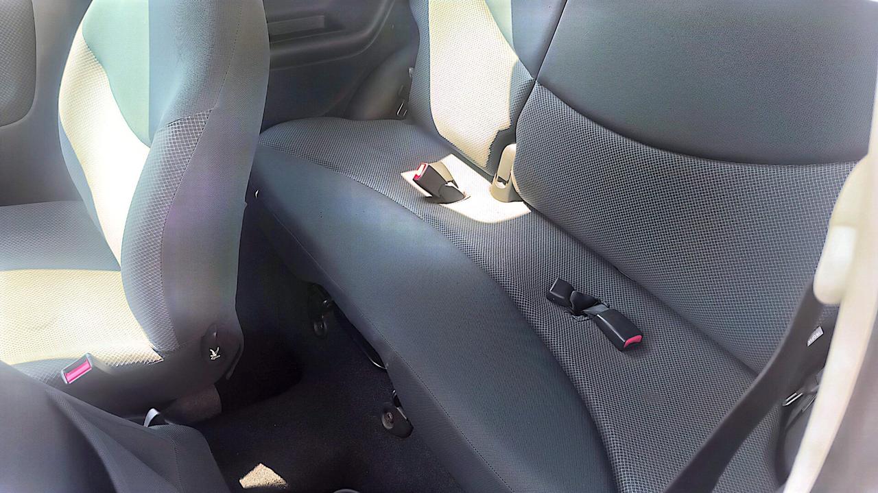 Toyota Yaris 1.0i 16V cat 3 porte Sol