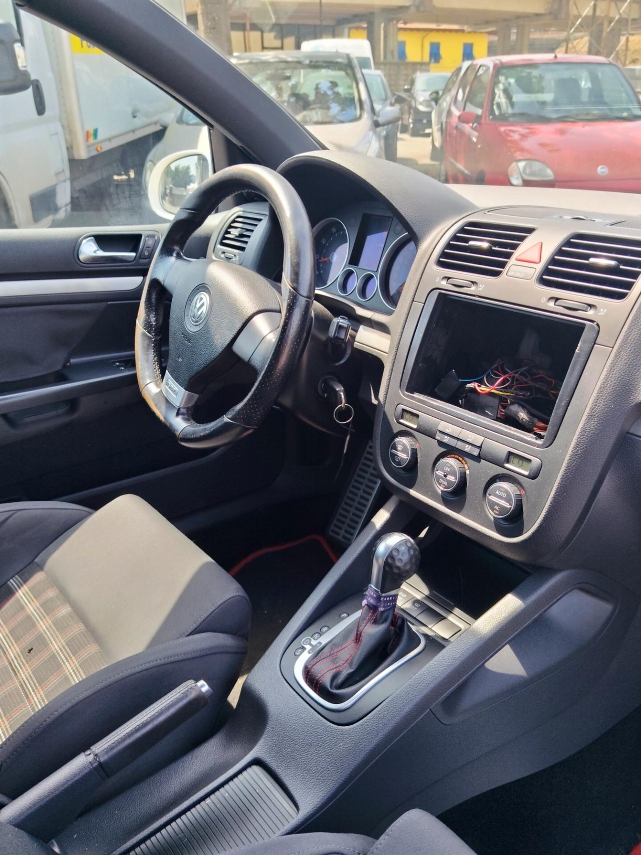 Volkswagen Golf 2.0 16V TFSI 3p. DSG GTI