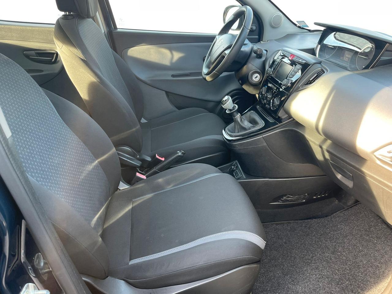 Lancia Ypsilon 1.2 69 CV 5 porte Silver