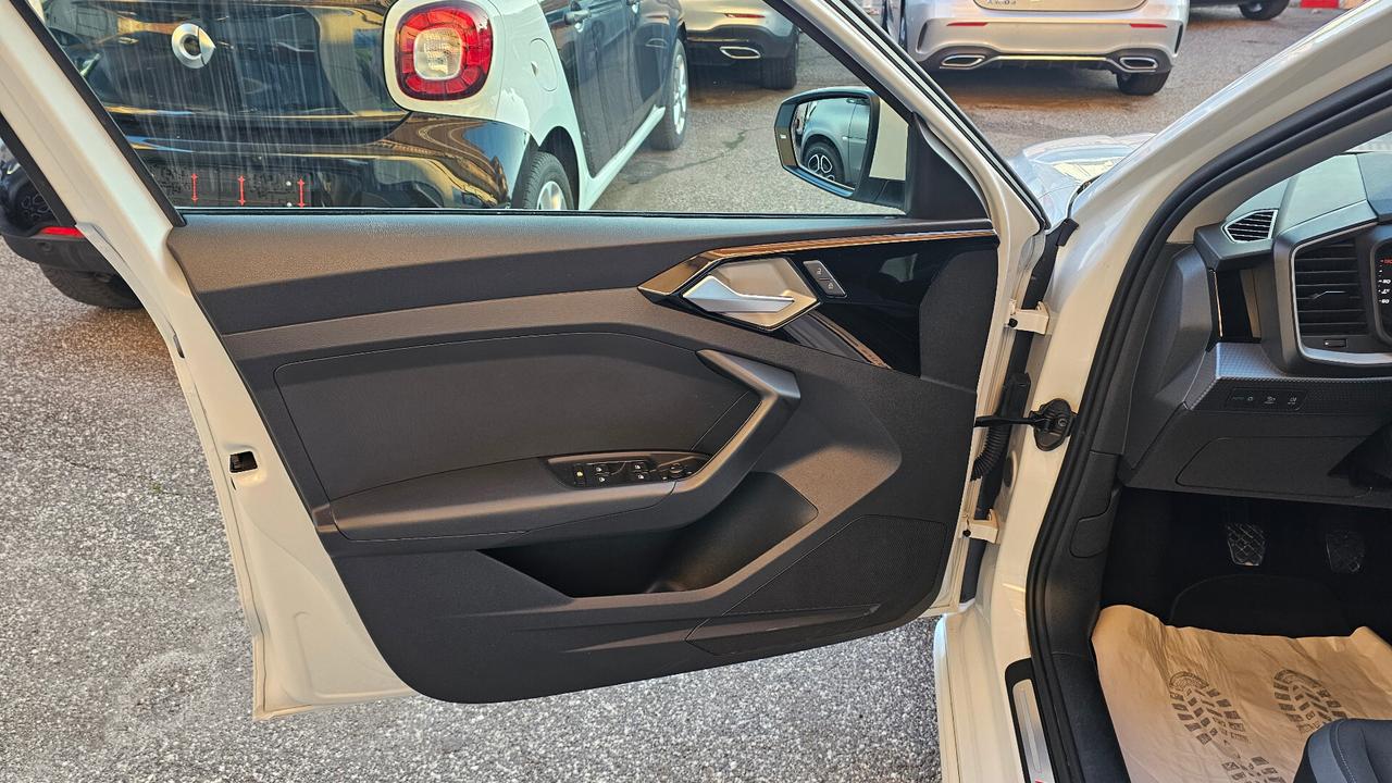 AUDI A1 SPB 30 TFSI S line INTERNO+ESTERNO LED NAV TAGL UFF