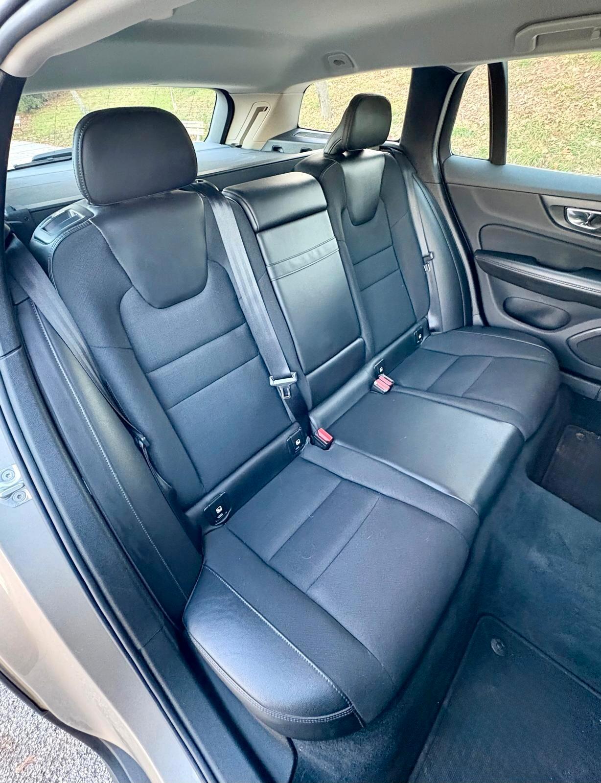 Volvo V60 Cross Country D4 AWD Geartronic Business Plus