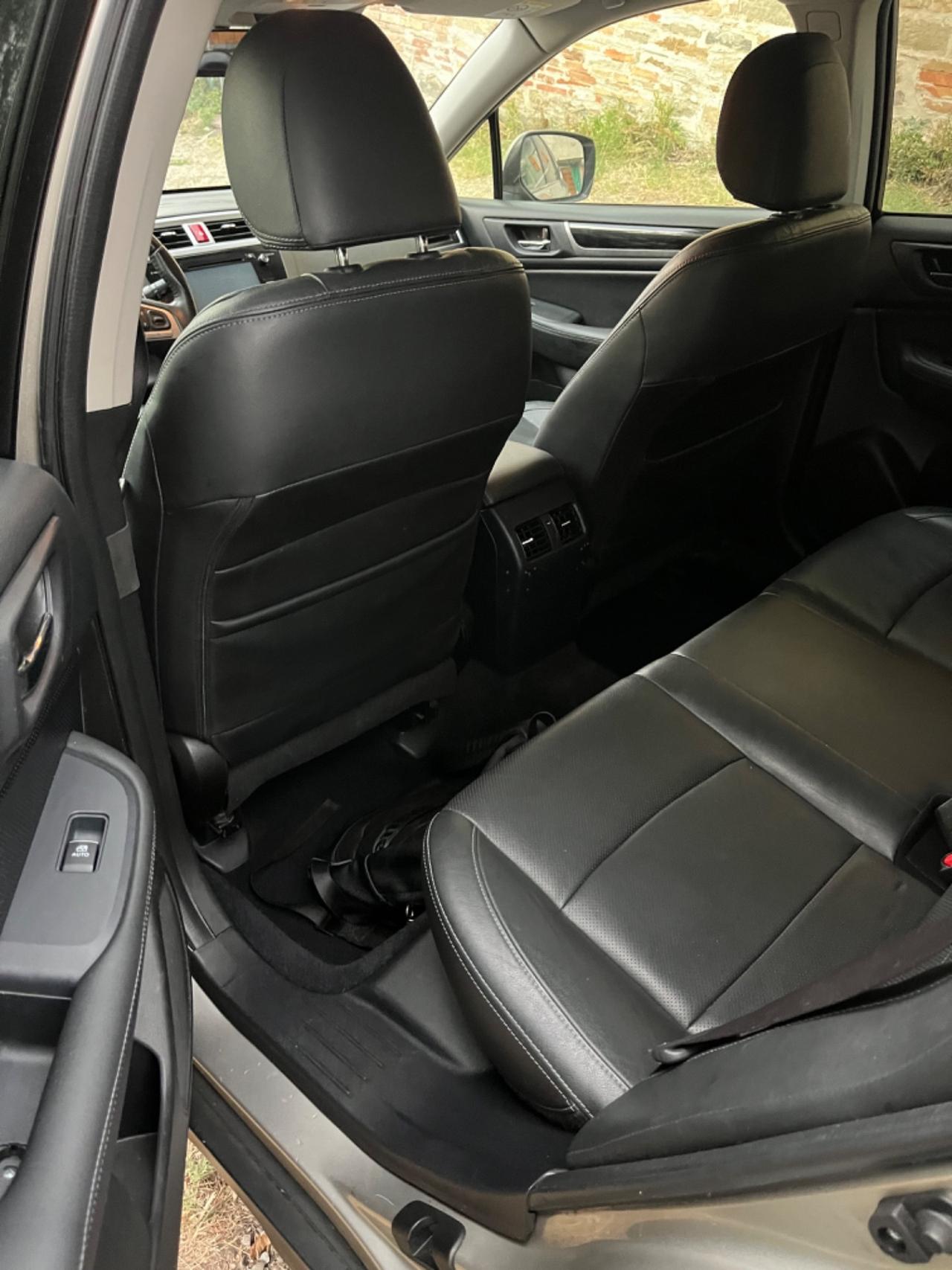 Subaru OUTBACK 2.0D Lineartronic Adventure