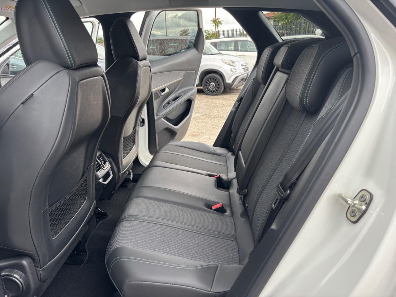 Peugeot 3008 BlueHDi 130 S&S EAT8 Allure