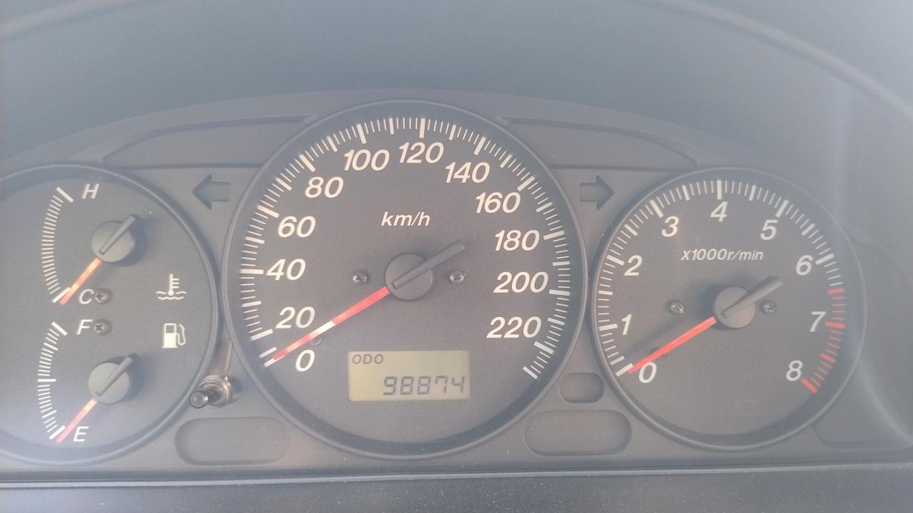 Mazda 323 F 1.6i 16V C. Autom. ASI-CRS clima Ok Neopat.