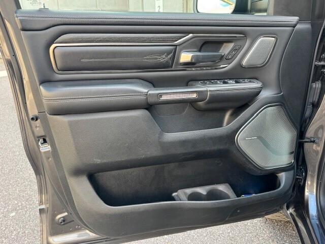 DODGE RAM 1500 LIMITED CREW CAB 4x4 5.7L V8