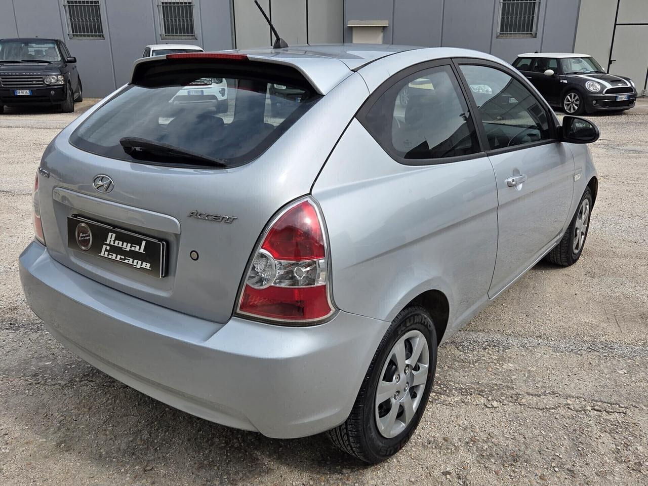 Hyundai Accent 1.4 DYNAMIC METANO -soli km 65.000-