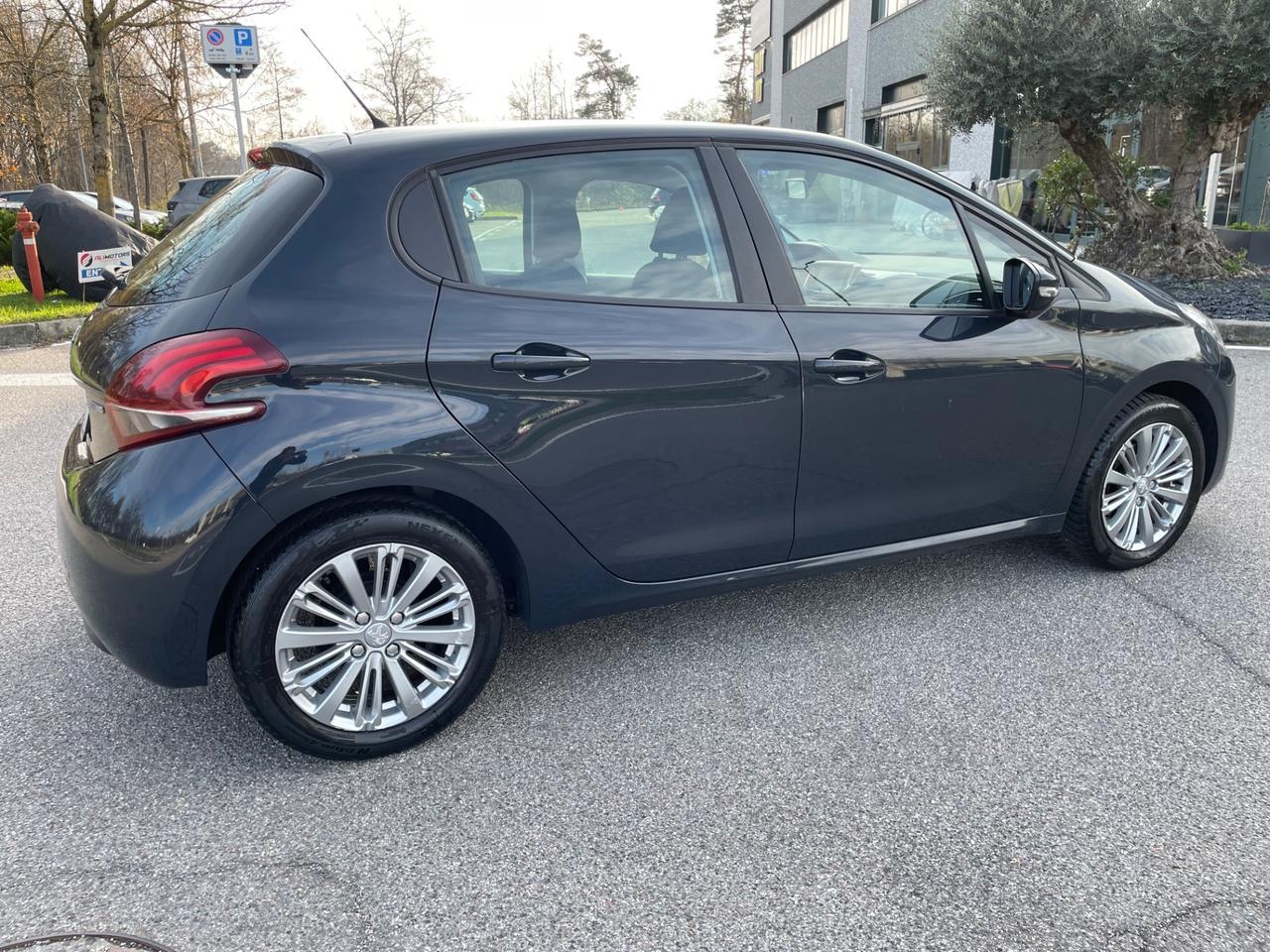 Peugeot 208 PureTech 82 5 porte Allure*Neo patentati*