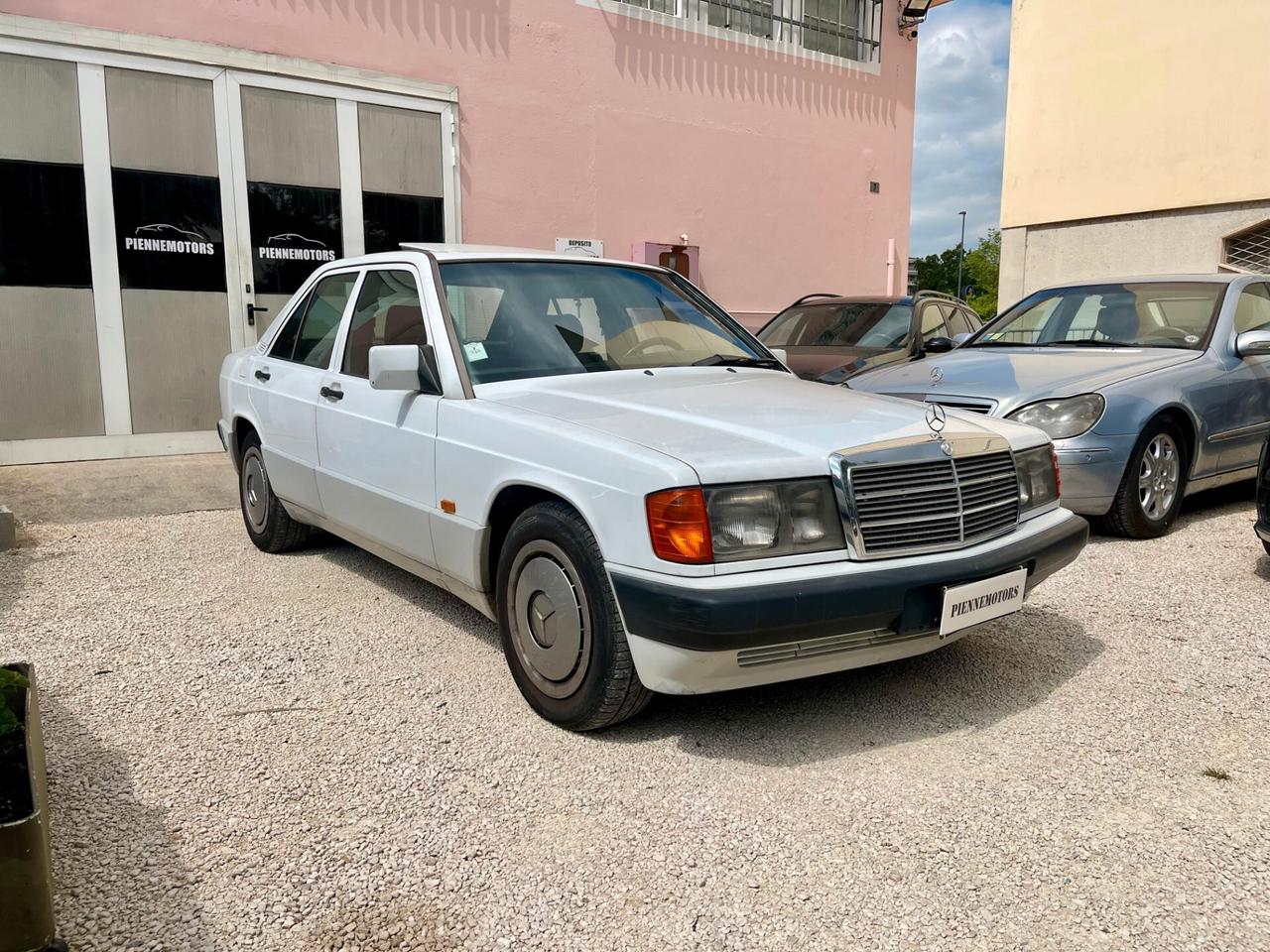 Mercedes-benz 190 2.5 diesel DA VETRINA