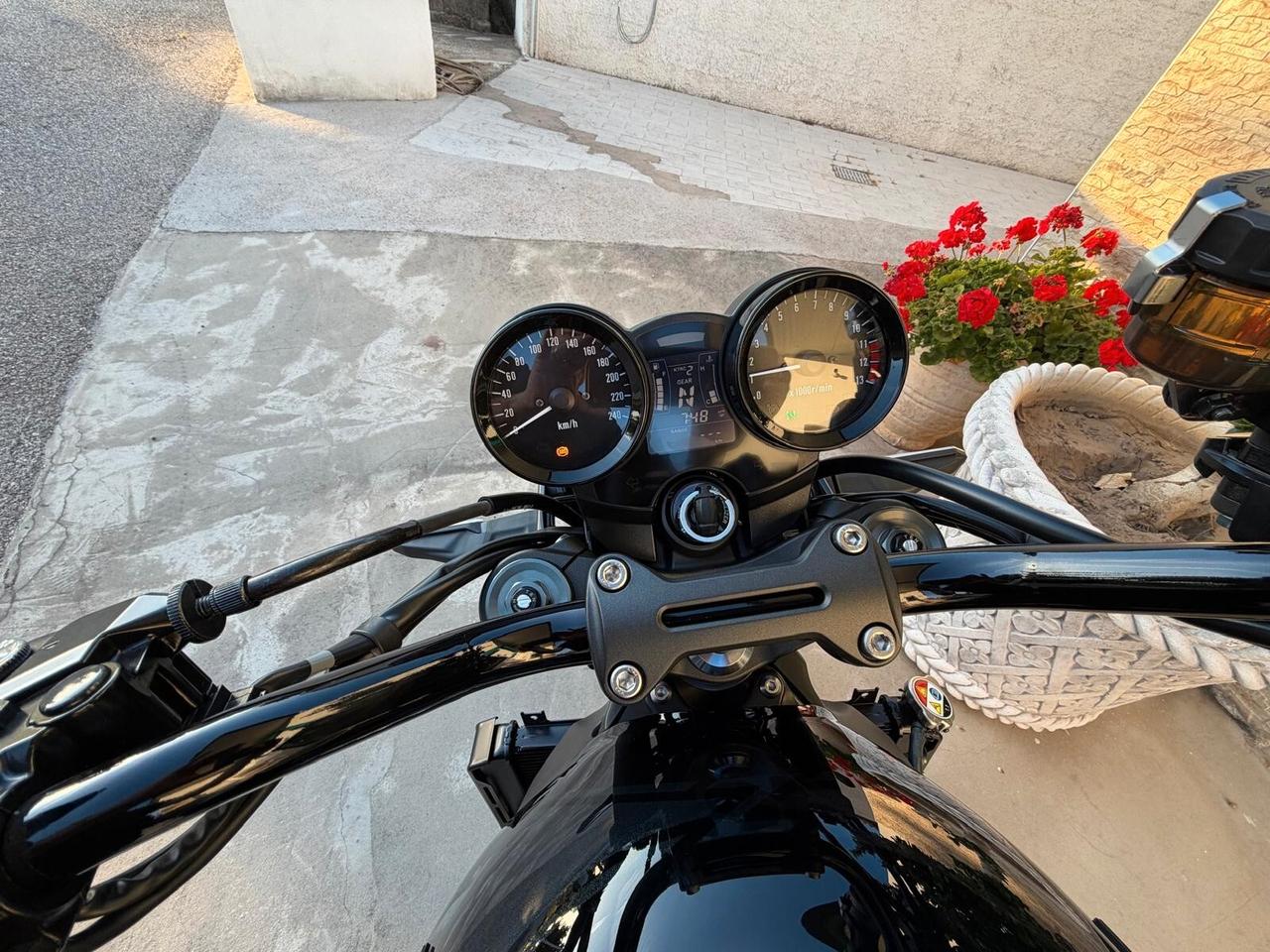 Kawasaki Z 900 RS Black ball edition