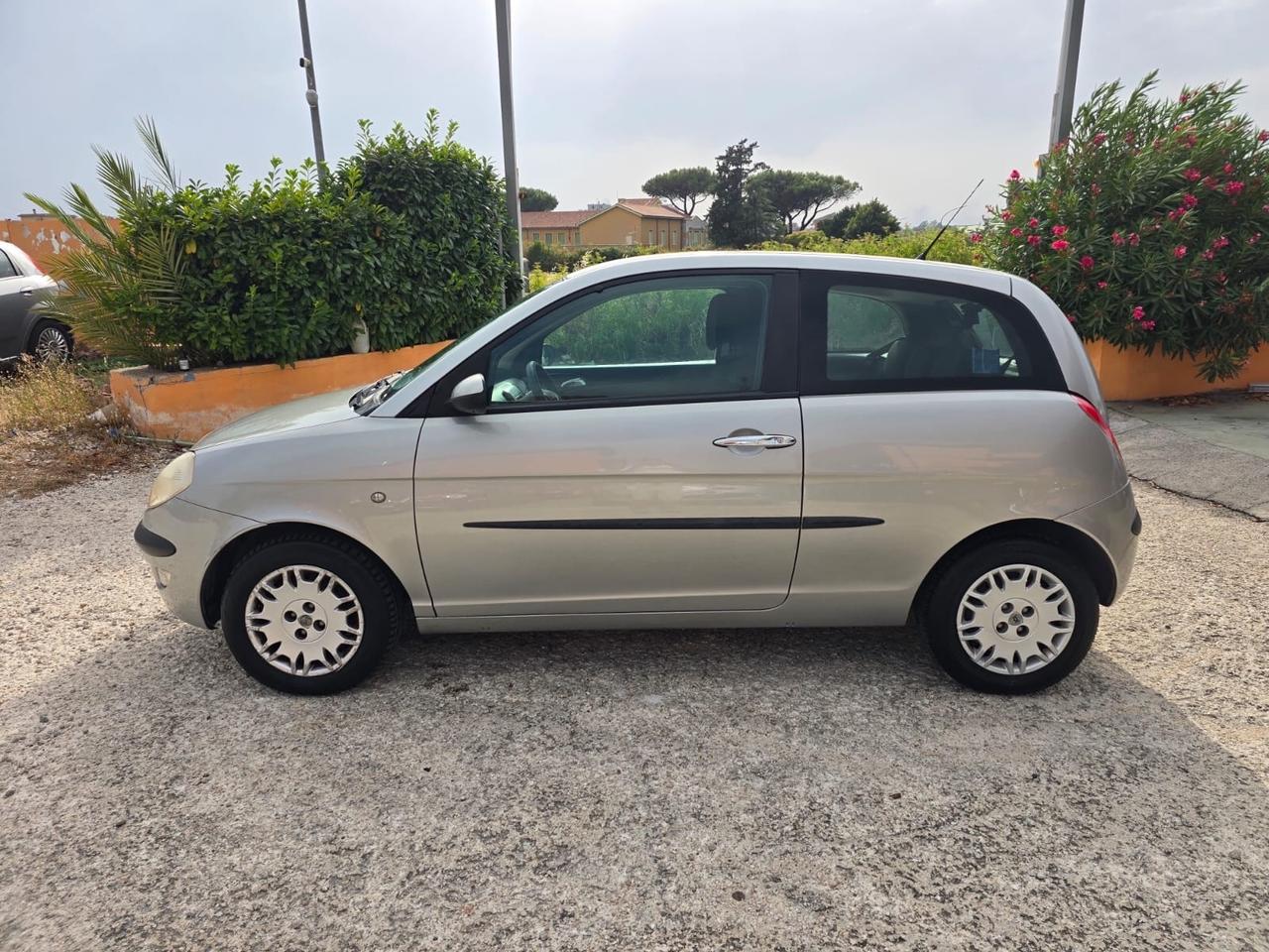 Lancia Ypsilon 1.2 16V Oro